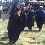 Yasli kadinlar Haci Bektas Veli anma senlikleri sirasinda semah donuyor.